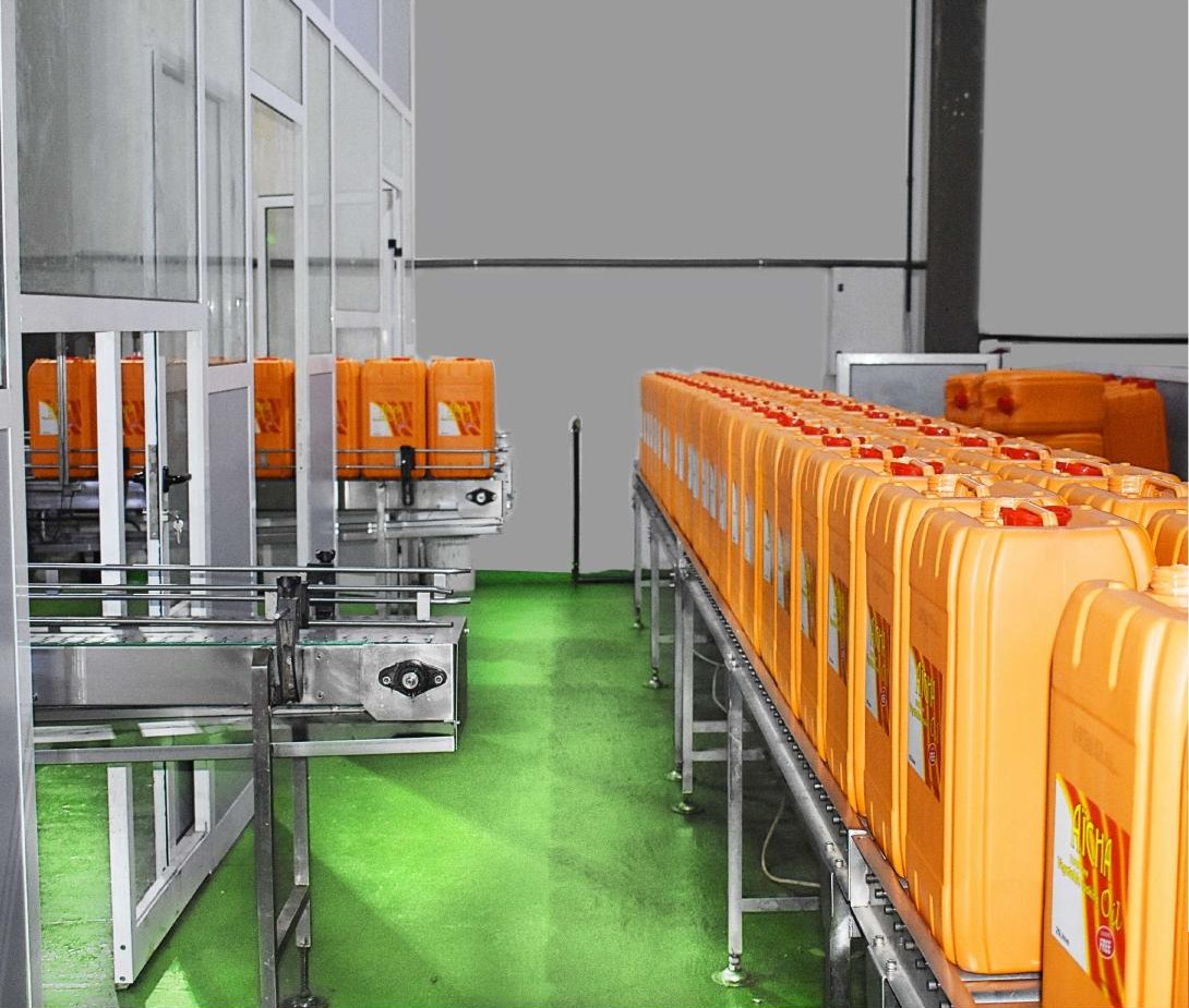 Automated filling line producing packaged edible oil
